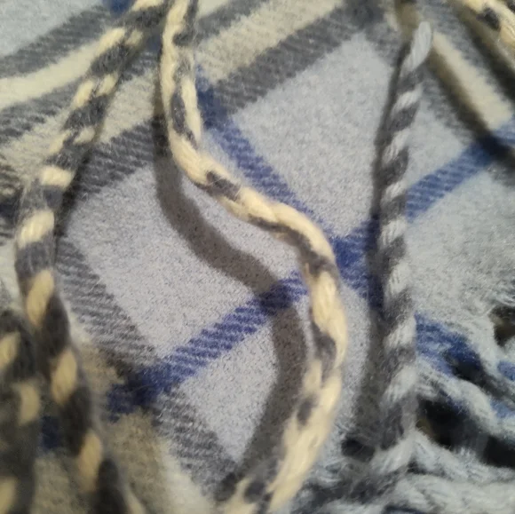 Authentic Burberry Cashmere Wrap - Picture 7 of 11